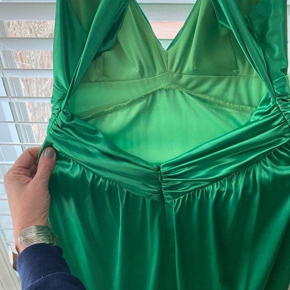 Gown - Picture 5 of 5